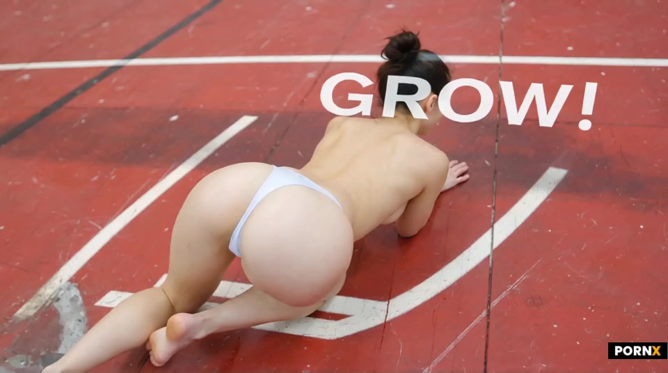 *ASS DIRECT VIEW SOSKINNY-BONY-ANGULAR ASS FOCUS ARCHING IN DOGGYSTYLE ON HANDS AND KNEES WITH KNEES